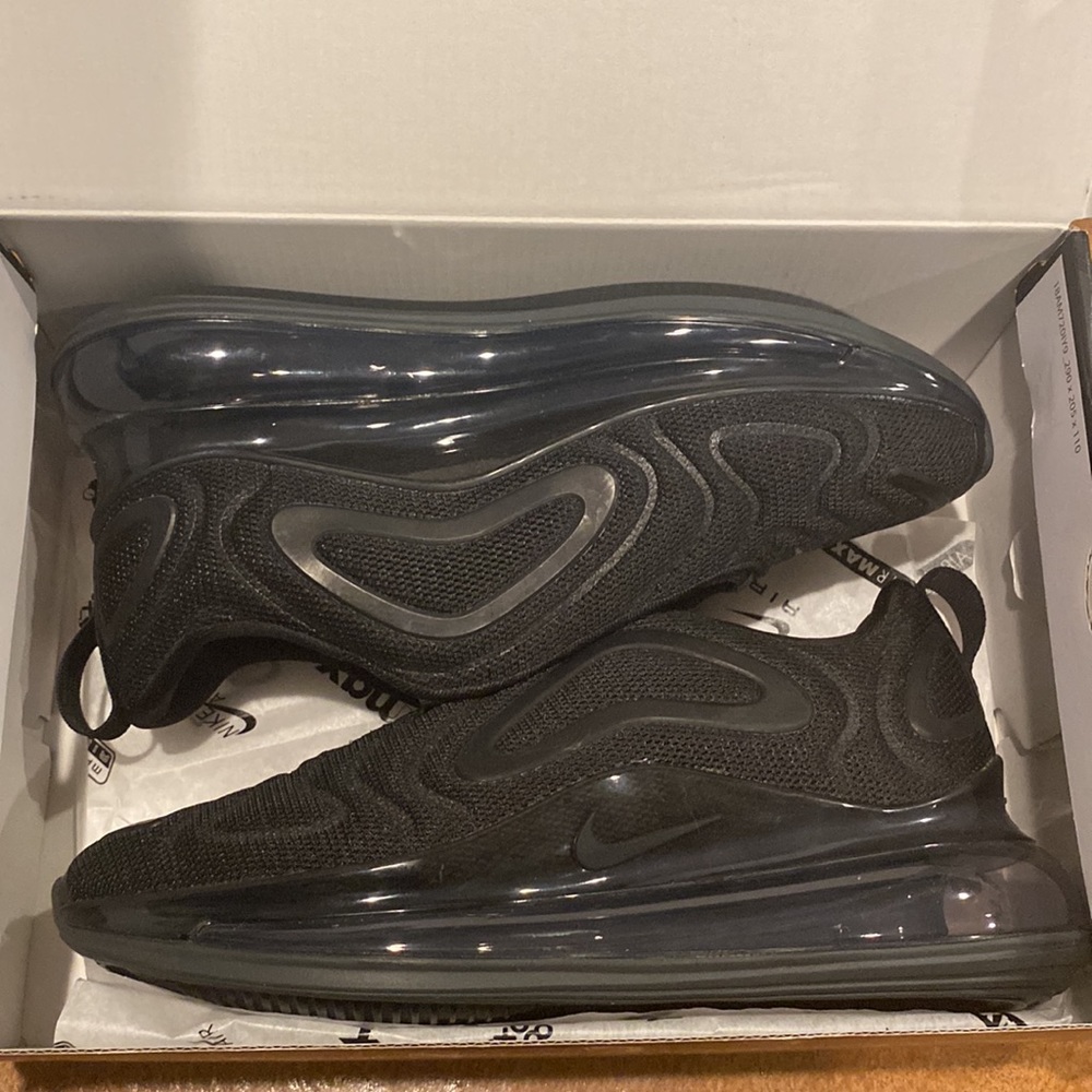 Nike Air Max 720 Black Anthracite GS size 5.5Y